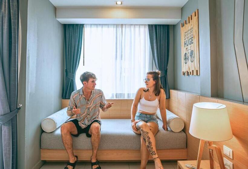 スタンダードルーム, Mad Monkey Phuket