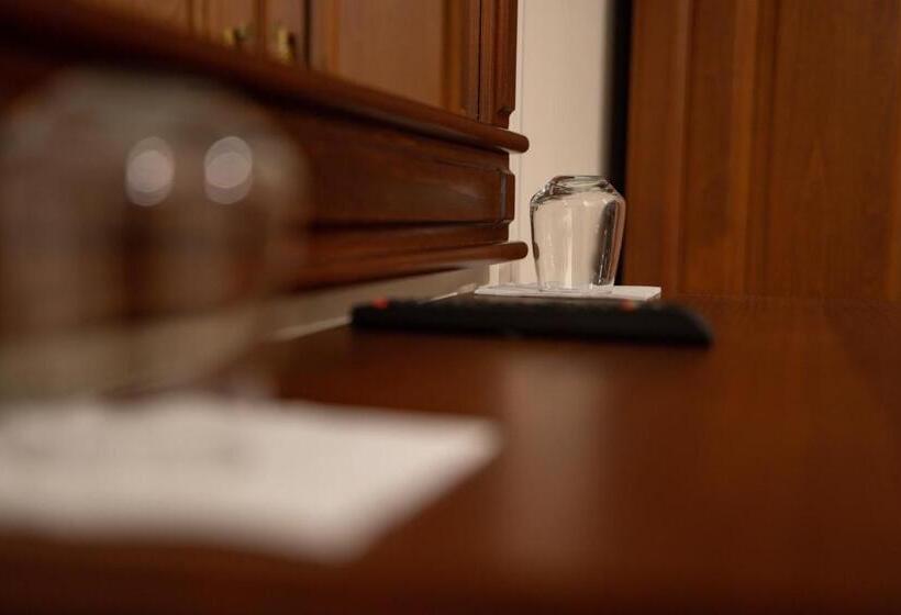 اتاق لوکس با بالکن, Motel Zeta Lux