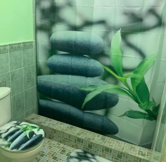 اتاق خانوادگی, La Dolce Vita Francophone