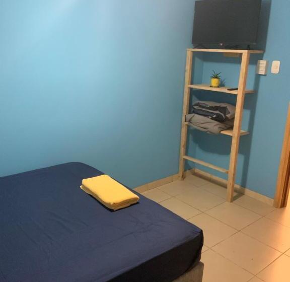 اتاق اکونومی, La Dolce Vita Francophone