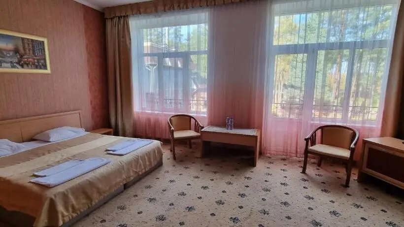 Standard-huone, готельно ресторанний комплекс три бобри