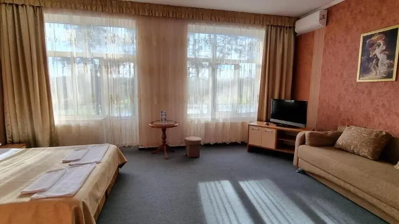 Standard-huone, готельно ресторанний комплекс три бобри