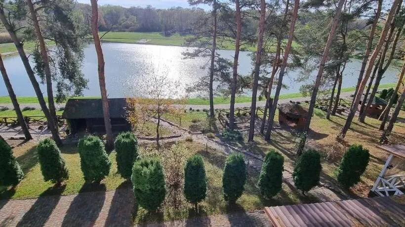 Suite with lake view, готельно ресторанний комплекс три бобри