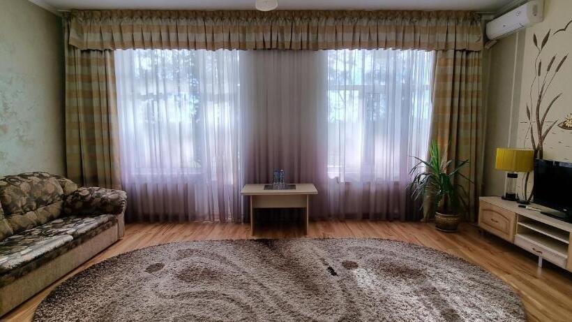 Suite with lake view, готельно ресторанний комплекс три бобри