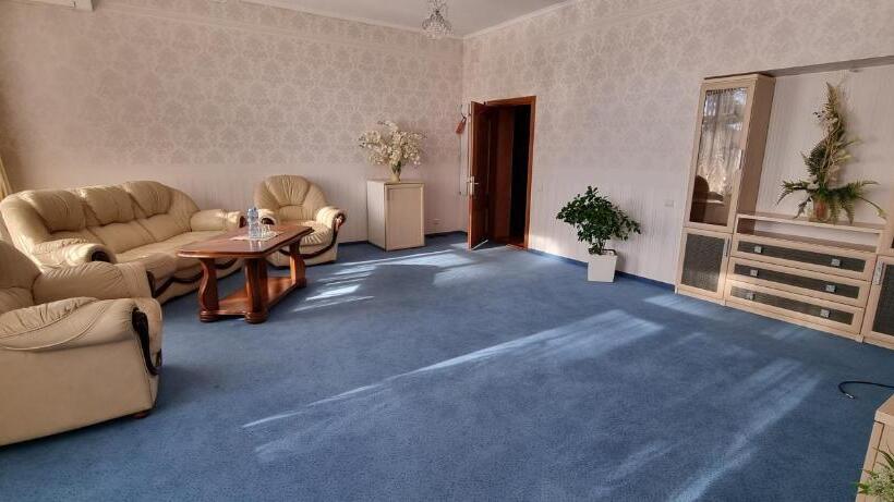 سوئیت با تخت بزرگ, готельно ресторанний комплекс три бобри