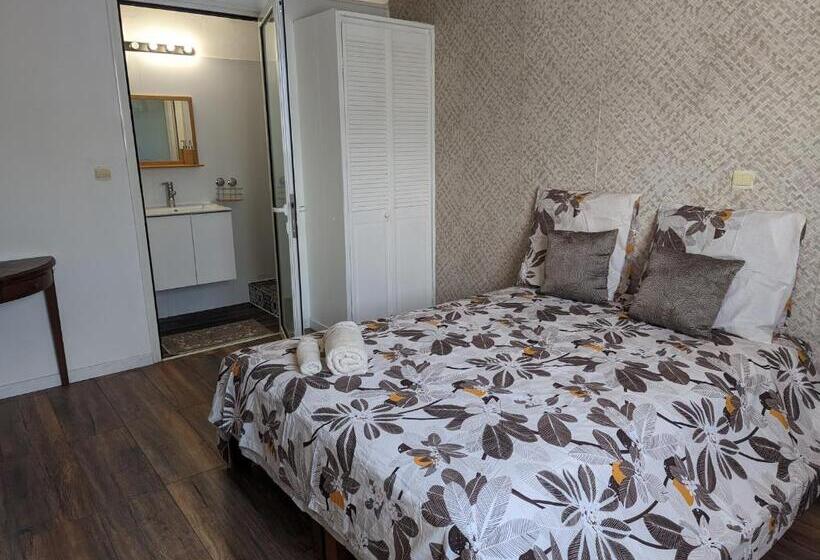 اتاق لوکس, Gite Urbain Mafate Café