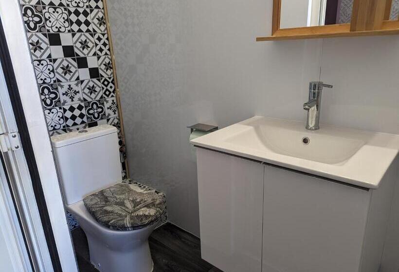 اتاق لوکس, Gite Urbain Mafate Café