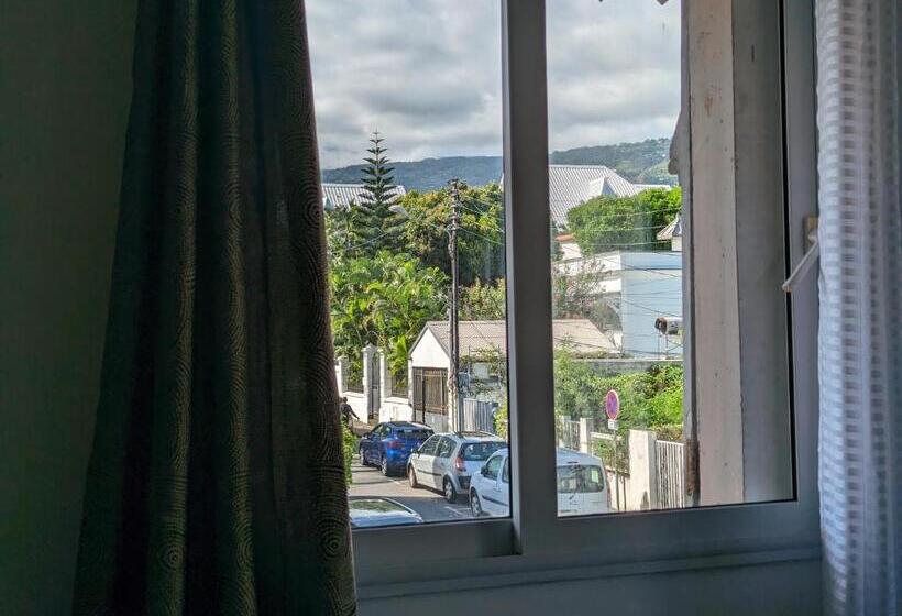 اتاق لوکس, Gite Urbain Mafate Café