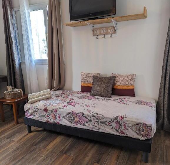 اتاق لوکس, Gite Urbain Mafate Café