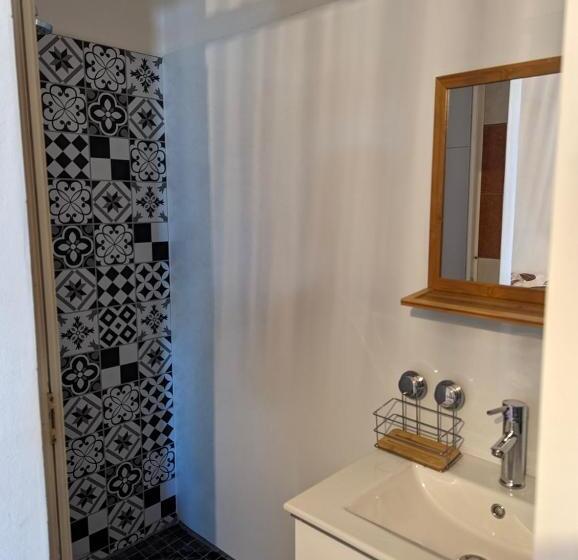 اتاق عادی, Gite Urbain Mafate Café