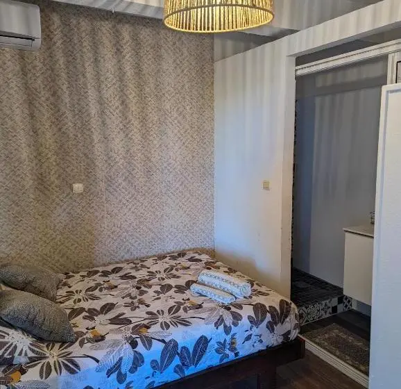 اتاق عادی, Gite Urbain Mafate Café