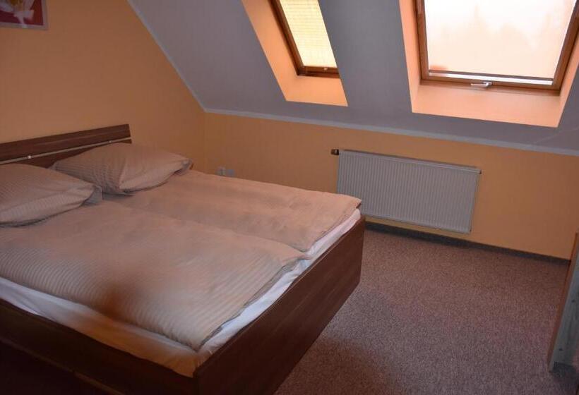 标准间, La Pergola