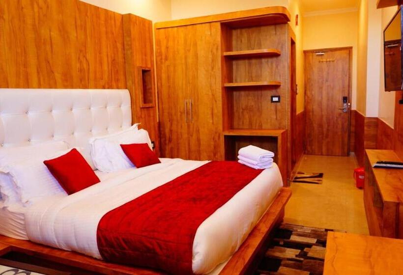 Quarto Deluxe, Grand Hill Mall Road Mcleodganj