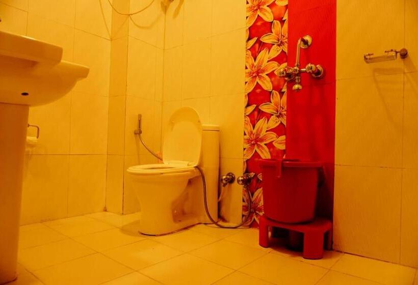 Quarto Deluxe, Grand Hill Mall Road Mcleodganj