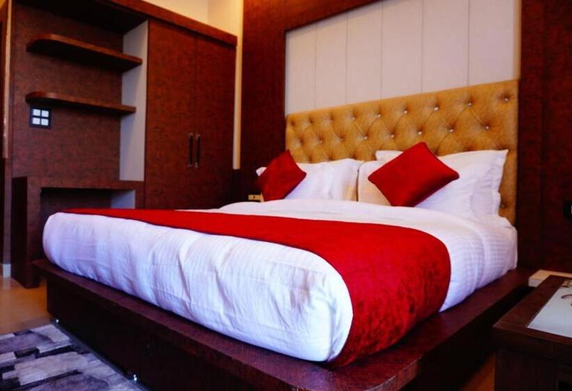 Quarto Deluxe, Grand Hill Mall Road Mcleodganj