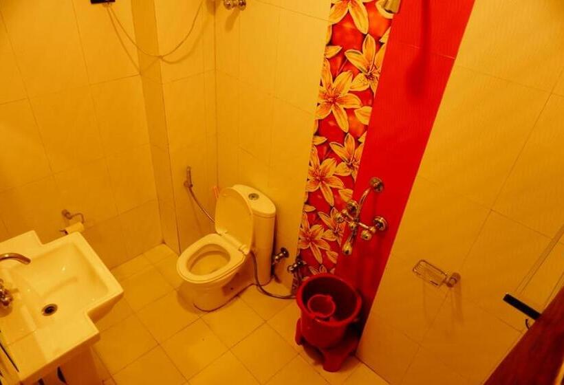 Quarto Deluxe, Grand Hill Mall Road Mcleodganj