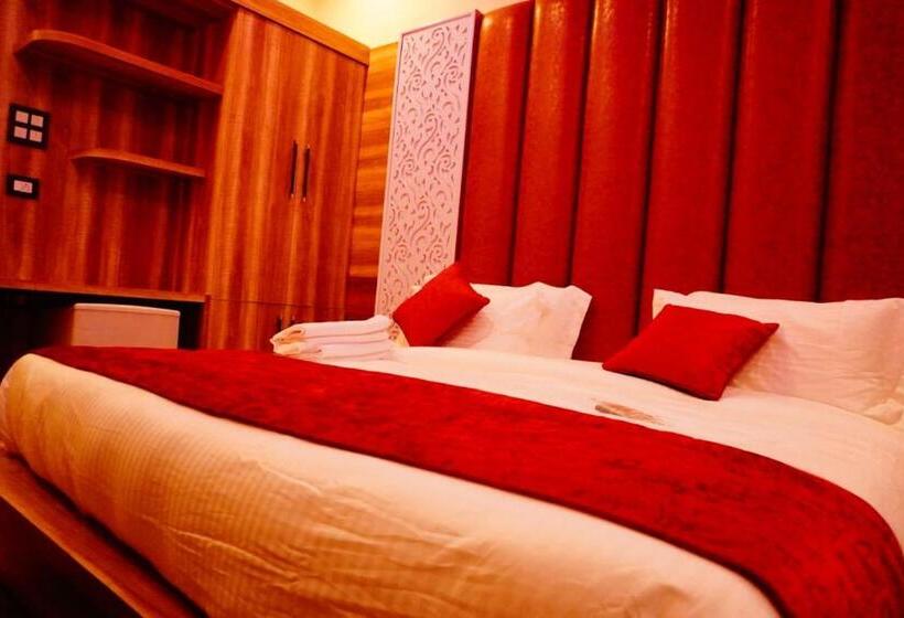 Quarto Deluxe, Grand Hill Mall Road Mcleodganj