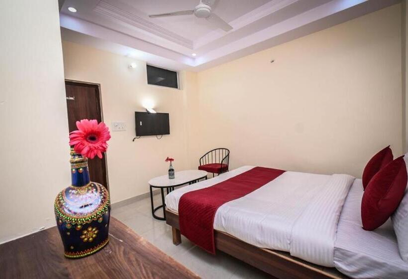 Quarto Estandar, Raj Residency