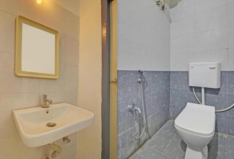 Triple Classic Room, Oyo Flagship Hotel Seven Hills