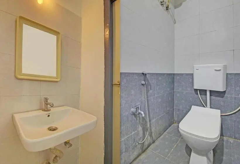 Classic Kolmen Hengen Huone, Oyo Flagship Hotel Seven Hills