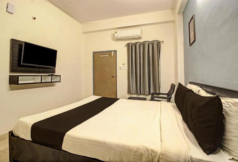 Triple Classic Room, Oyo Flagship Hotel Seven Hills