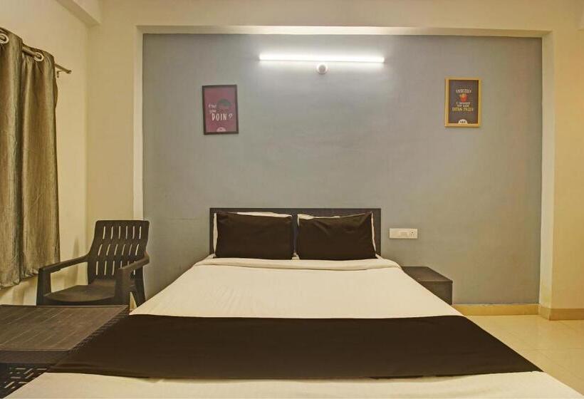 Triple Classic Room, Oyo Flagship Hotel Seven Hills