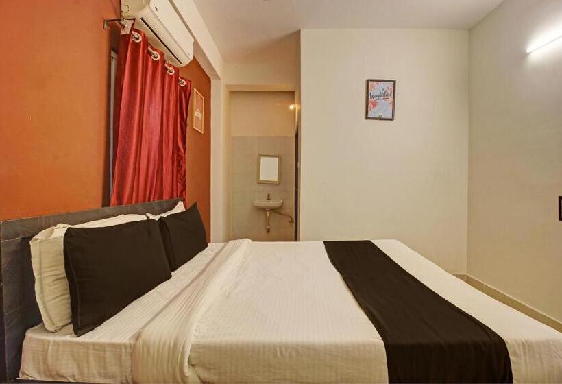 Triple Classic Room, Oyo Flagship Hotel Seven Hills