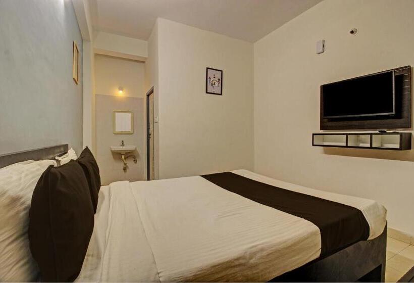 Triple Classic Room, Oyo Flagship Hotel Seven Hills