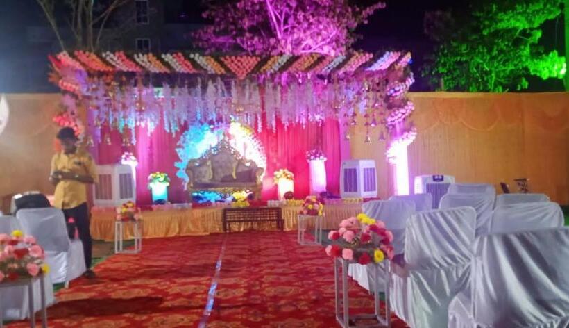 اتاق لوکس با بالکن, Oak Villa