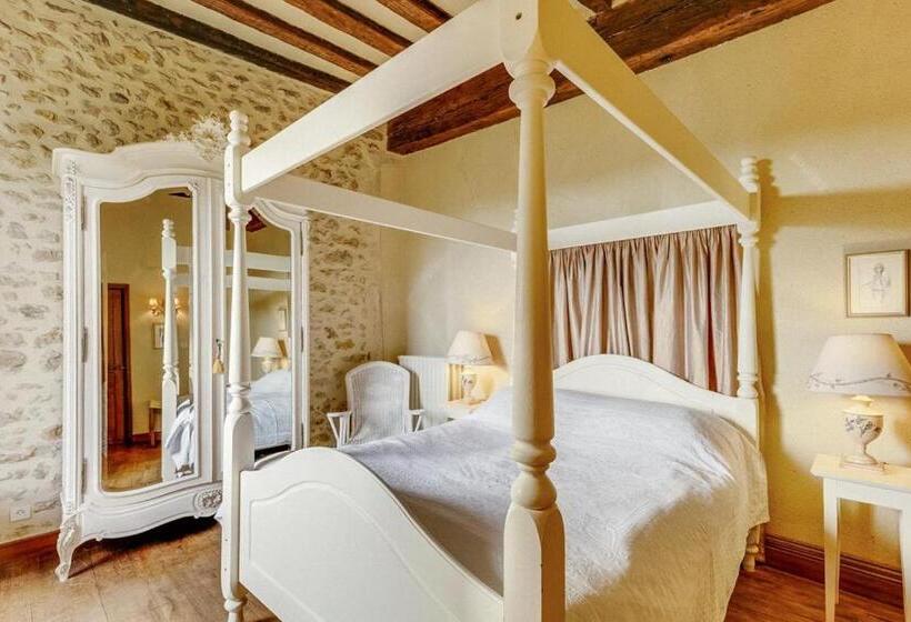 标准间, 14th Century Priory In Pressigny