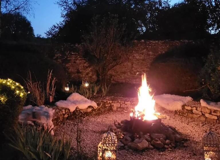 带2个卧室的别墅, 14th Century Priory In Pressigny