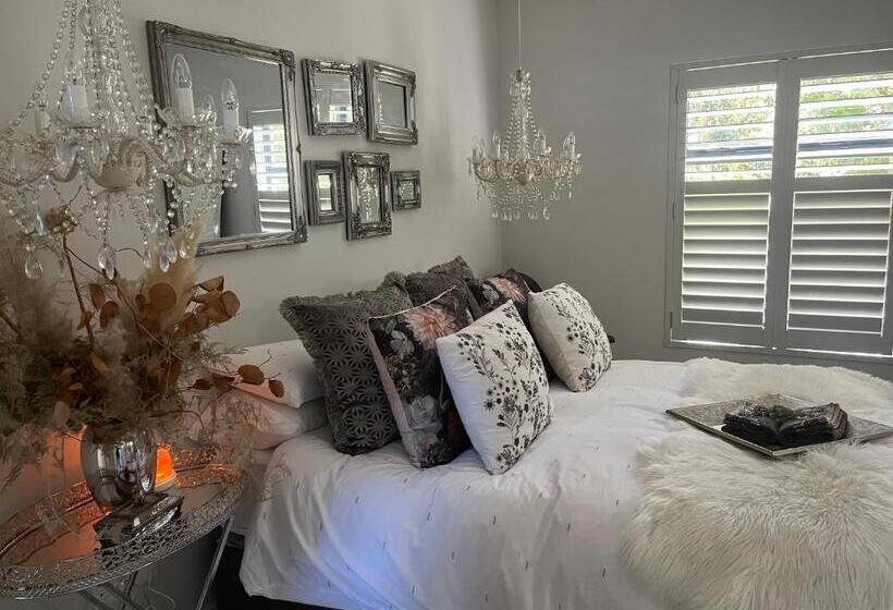 غرفة قياسية, Hello Grace