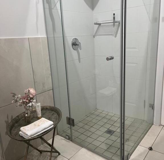 غرفة قياسية, Hello Grace