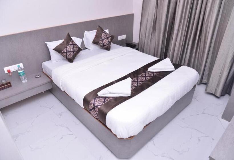 غرفة قياسية ثلاثية, D Square