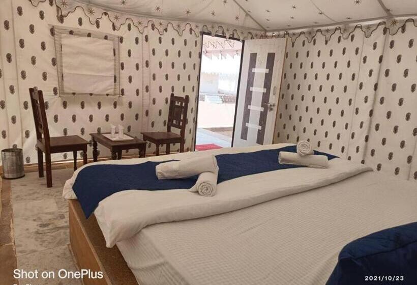 اتاق اکونومی, Sidharth Desert Safari