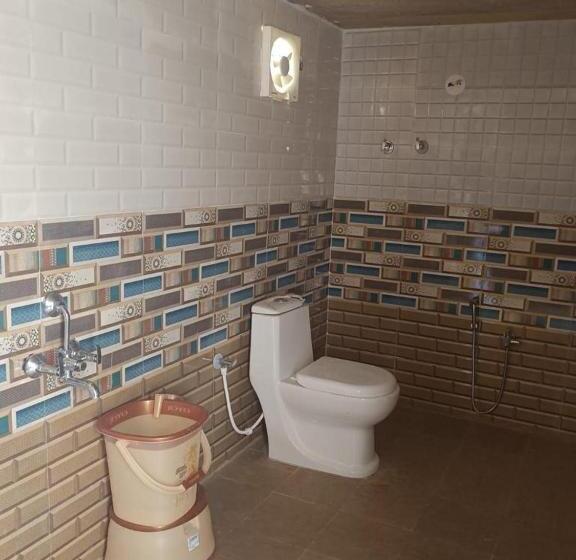 اتاق اکونومی, Sidharth Desert Safari