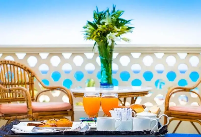 اتاق لوکس با چشم‌انداز دریا, White Valley Palace