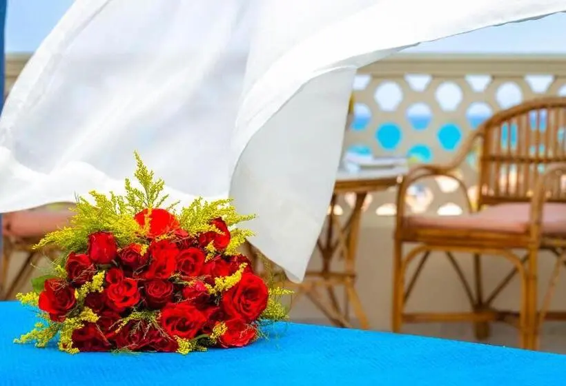 اتاق استاندارد با چشم‌انداز استخر, White Valley Palace