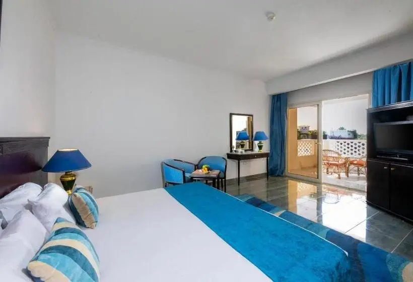 اتاق یک تخته با چشم‌انداز استخر, White Valley Palace