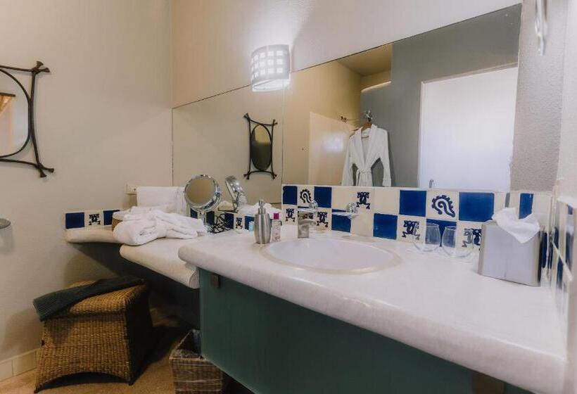 סוויטה עם ג'קוזי, La Poza Boutique Hotel And Spa   Adults 15 Plus