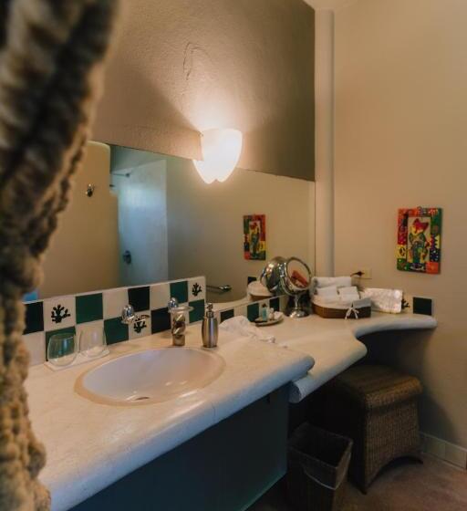 סוויטה עם ג'קוזי, La Poza Boutique Hotel And Spa   Adults 15 Plus