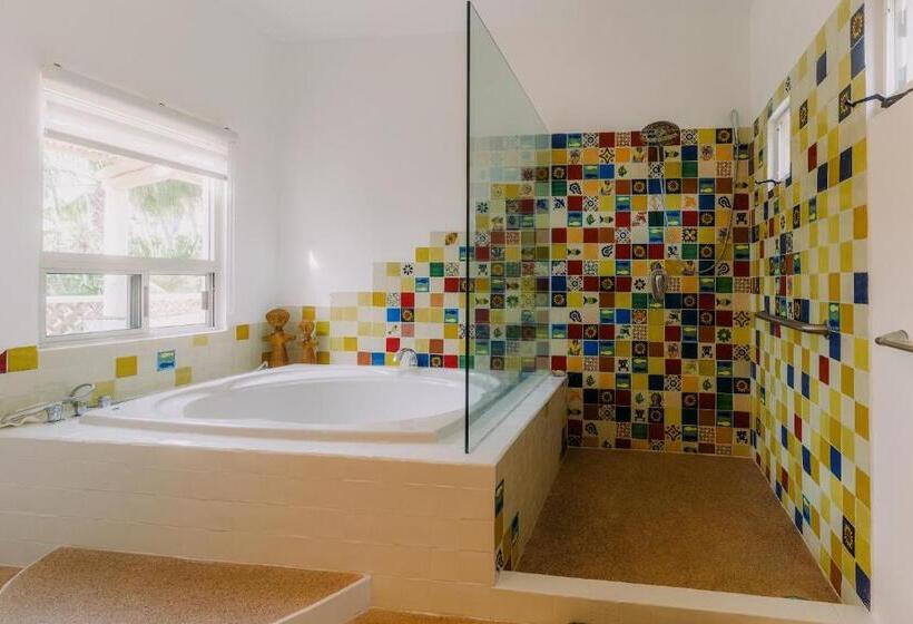 חדר דלוקס עם מיטת קינג, La Poza Boutique Hotel And Spa   Adults 15 Plus