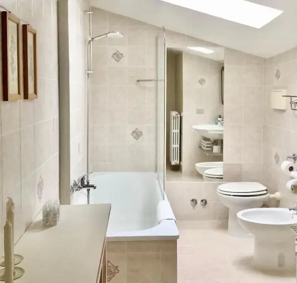 Deluxe Kolmen Hengen Huone, Il Bagolaro