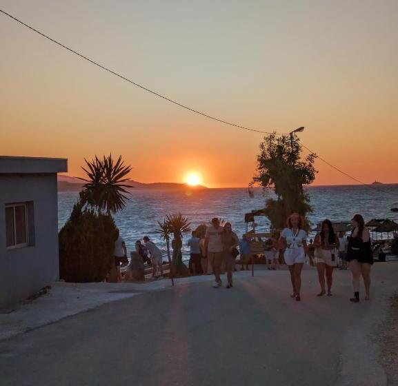 اتاق استاندارد با بالکن و چشم‌انداز دریا, Villa Minaj