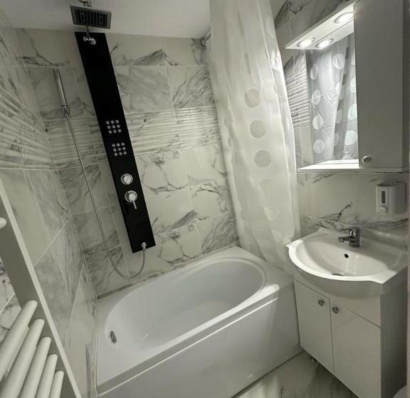 Номер Стандарт, Pensiunea Floro