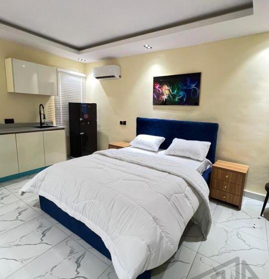 استودیوی لوکس, Proxilux Apartments