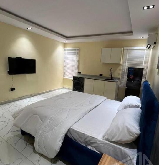 استودیوی لوکس, Proxilux Apartments