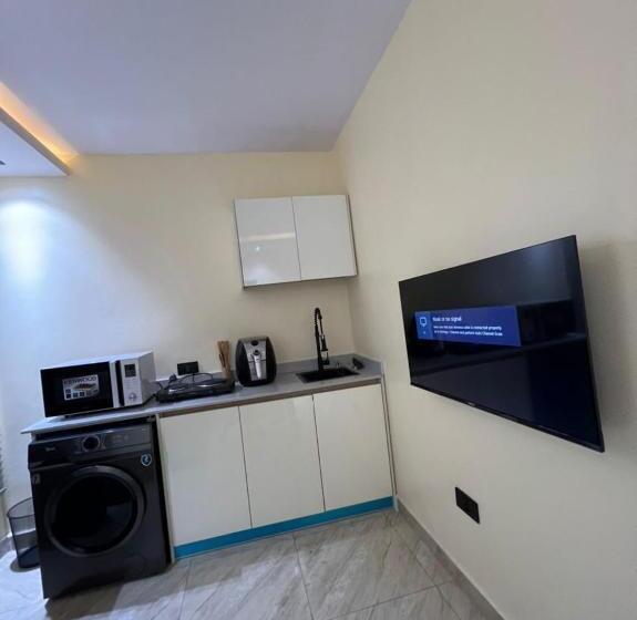 استودیوی لوکس, Proxilux Apartments