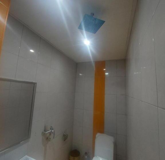 Economy Triple Room, Rp Hotel  Hostel