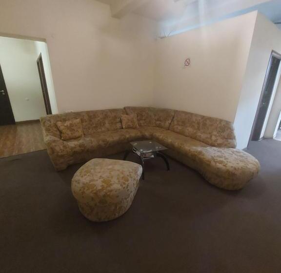 Economy Triple Room, Rp Hotel  Hostel